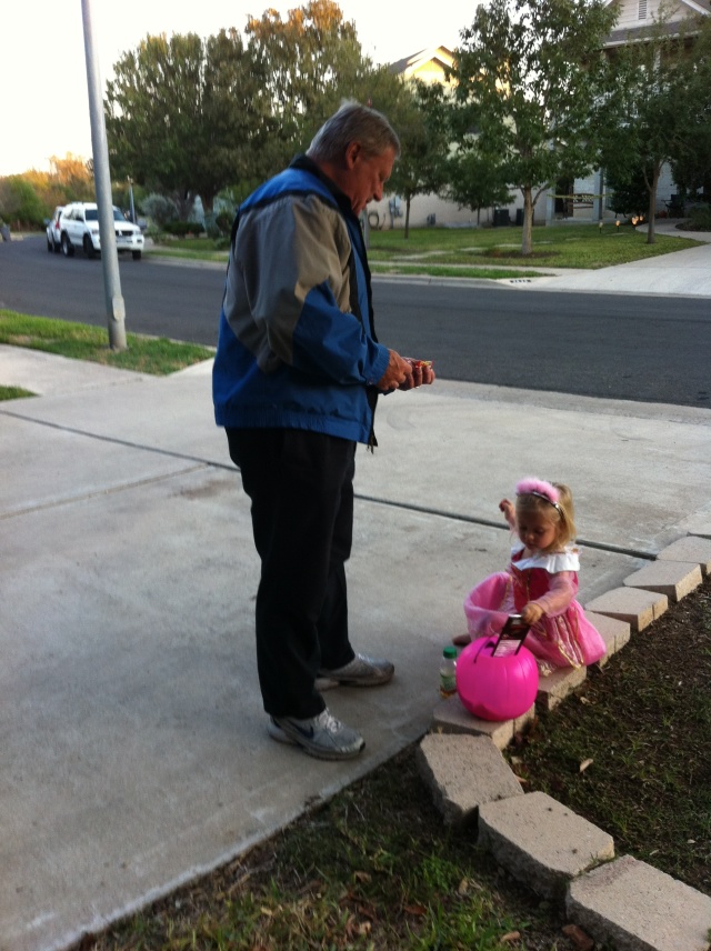 2011/10(Oct)/Halloween Fun/640x480_2011-10-31-Halloween Ian Sydney-07.jpg